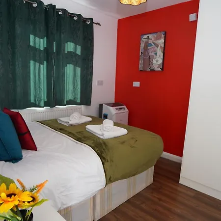 59a Comfortable 3 Bedroom Home, Sleeps 6 By Easy 2 Manage Holiday home *