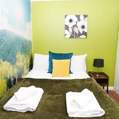 59a Comfortable 3 Bedroom Home, Sleeps 6 By Easy 2 Manage Holiday home *
