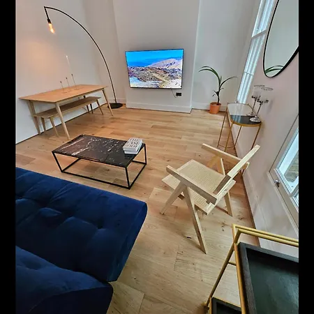 Mia Residence, Waterloo 4bed Apa Apartment *