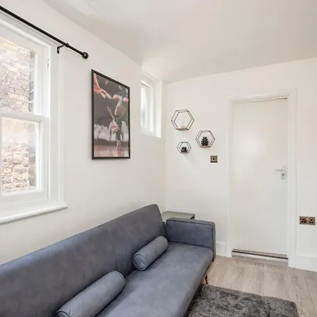 Camberwell - Stylish 4 Bed *