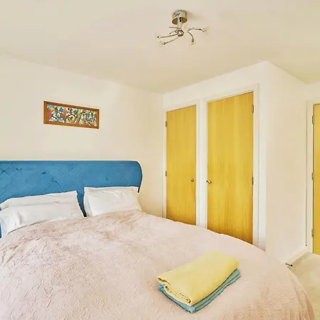 Amazing 2br Flat In With Balcony Apartment *