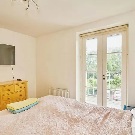 Amazing 2br Flat In With Balcony Apartment