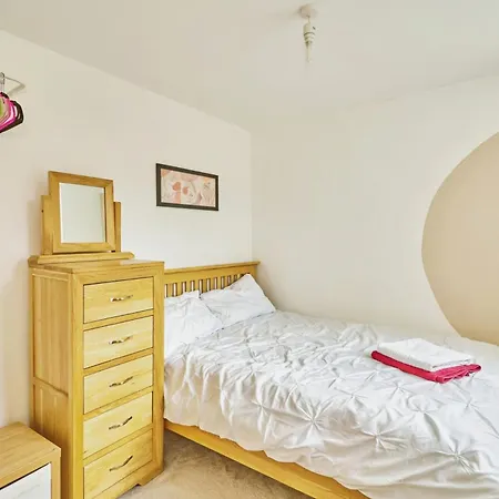 Apartment Amazing 2br Flat In With Balcony *