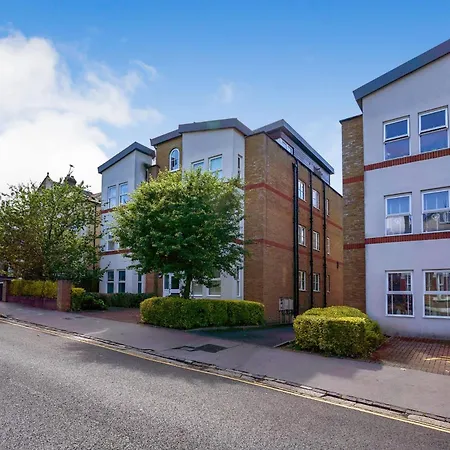 Amazing 2br Flat In With Balcony *