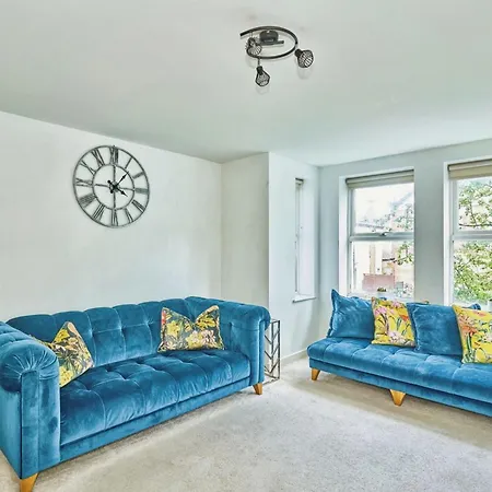 Amazing 2br Flat In With Balcony Apartment