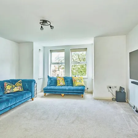 Amazing 2br Flat In With Balcony Apartment