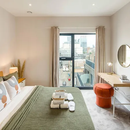 דירה 16 Minutes Walk To Eye, Shard View And Balcony לונדון