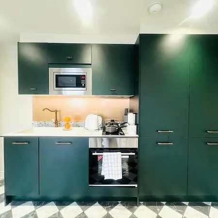 99 Apartment, Trendy Location D Apartment London