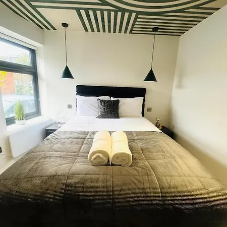 Apartment 99 Apartment, Trendy Location D *