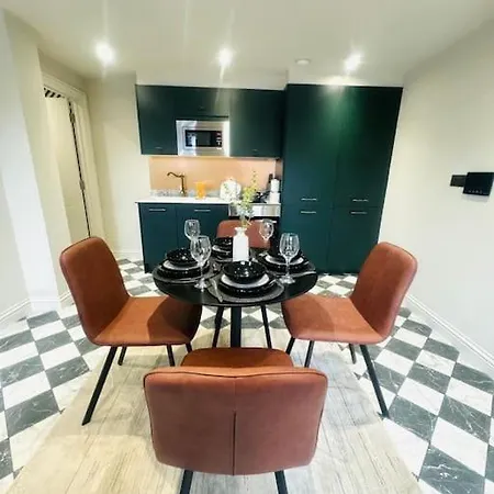 99 Apartment, Trendy Location D Apartment *