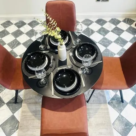 Apartment 99 Apartment, Trendy Location D London