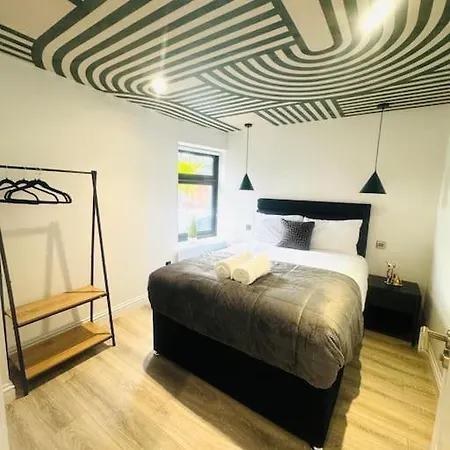 99 Apartment, Trendy Location D London