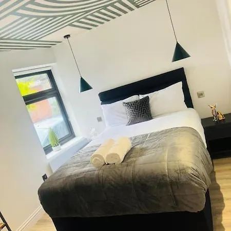 99 Apartment, Trendy Location D London