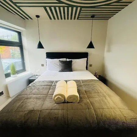 99 Apartment, Trendy Location D *