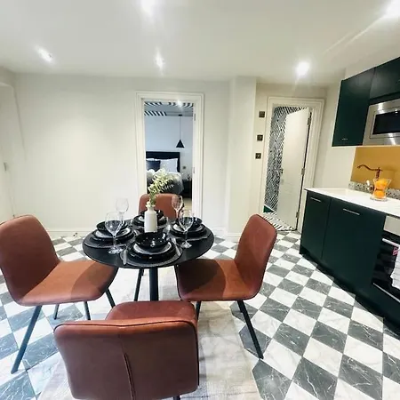 99 Apartment, Trendy Location D *