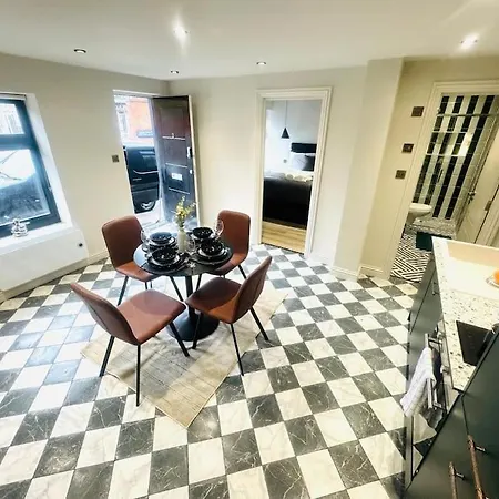 99 Apartment, Trendy Location D * London