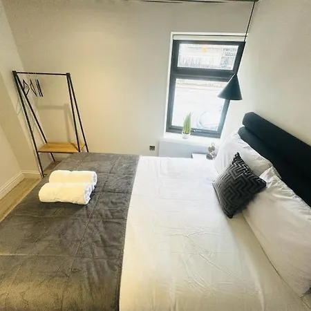 Apartment 99 Apartment, Trendy Location D *
