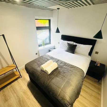 99 Apartment, Trendy Location D Apartment London
