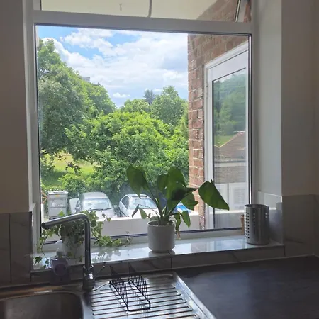 Bright Spacious Airy 2 Bed Flat * Ealing