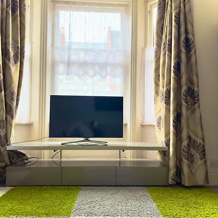 Budget 2 Bedroom Close To Hyde Park