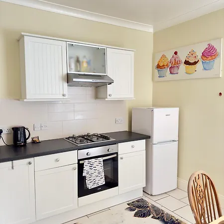 Budget 2 Bedroom Close To Hyde Park * London
