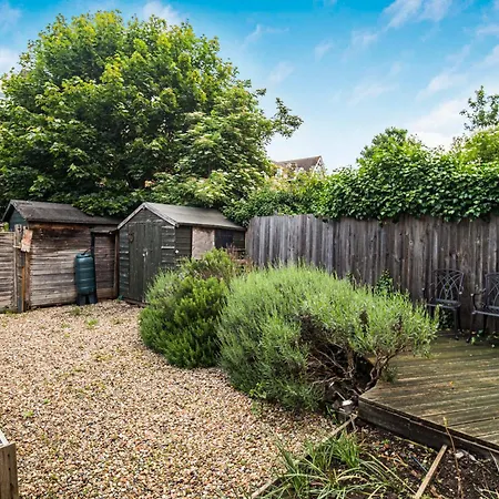 Pass The Keys Private Garden By Tulse Hill Station לונדון