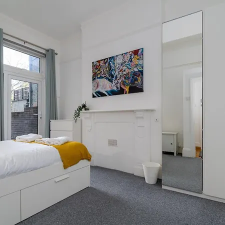 Prázdninový dům Guestready - Soberbo Moderno Com Jardim Em Kilburn Londýn