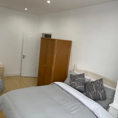 Lonsdale Place Guest house