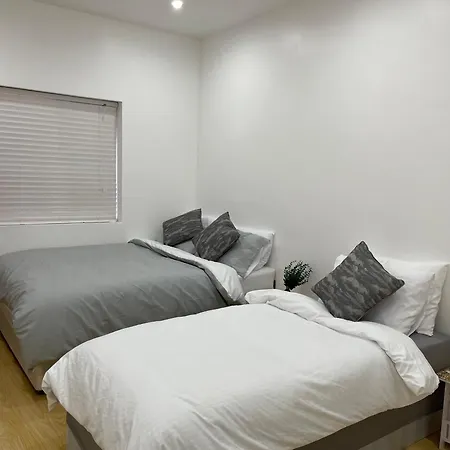 Lonsdale Place Guest house *