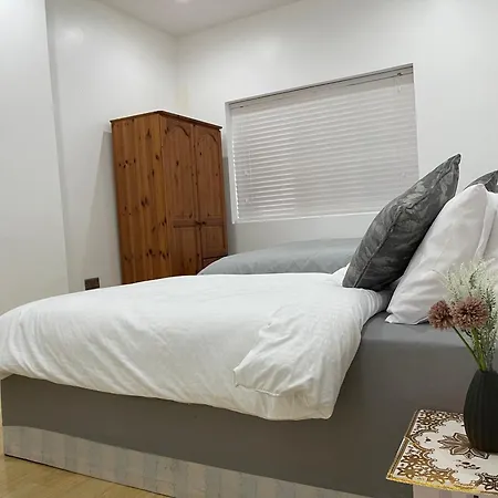 Lonsdale Place Guest house London