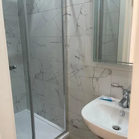 Lonsdale Place Guest house London
