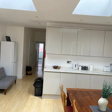 Lonsdale Place Guest house *