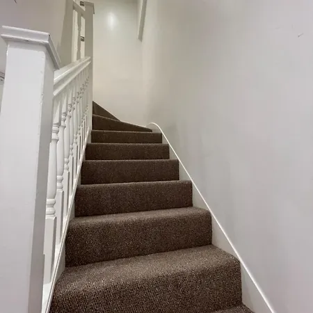 Lonsdale Place Guest house *