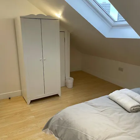 Lonsdale Place Guest house *