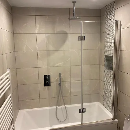 Sanzzy London * Thornton Heath
