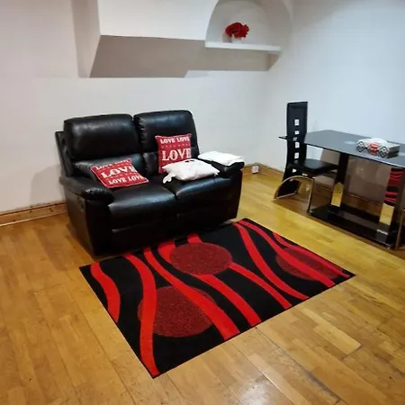 Immaculate Condition 3 Bed En-suite Refurbished House