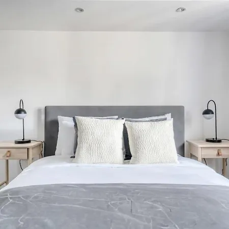 Amazing 2 Bedrooms Near Soho & Covent Garden Apartment London