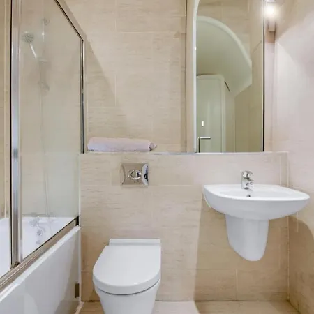 Amazing 2 Bedrooms Near Soho & Covent Garden Apartment *
