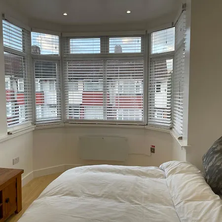 Lonsdale Place Guest house
