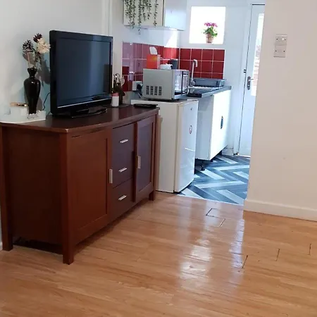 Mile End Apartment