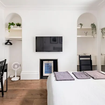 195vbr With Private Bathrooms, Shared Kitchen London