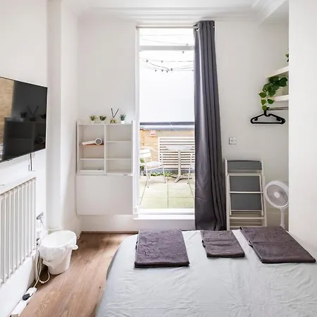 195vbr With Private Bathrooms, Shared Kitchen *