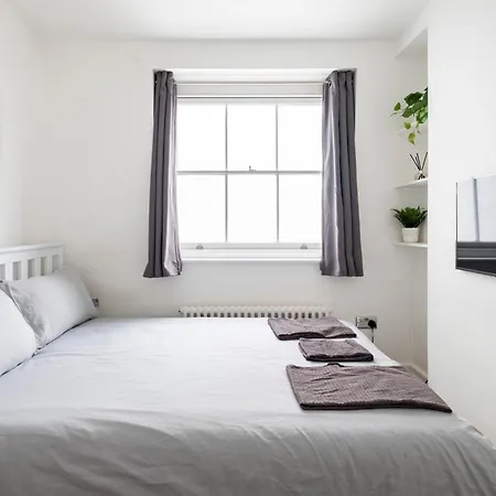195vbr With Private Bathrooms, Shared Kitchen Apartment London