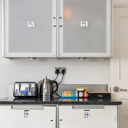 195vbr With Private Bathrooms, Shared Kitchen Apartment