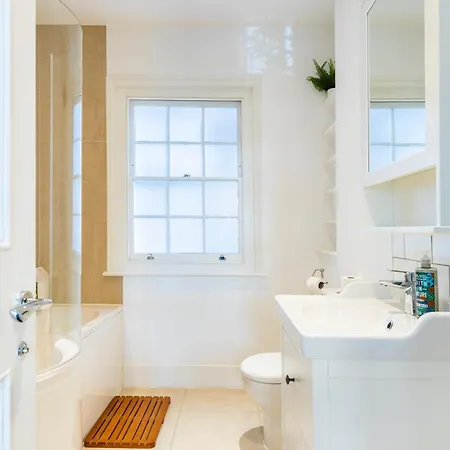 195vbr With Private Bathrooms, Shared Kitchen