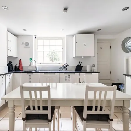 195vbr With Private Bathrooms, Shared Kitchen Apartment *
