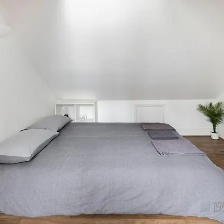 195vbr With Private Bathrooms, Shared Kitchen *