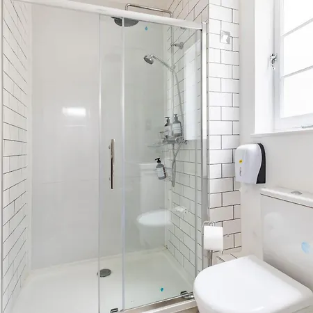 195vbr With Private Bathrooms, Shared Kitchen Apartment *