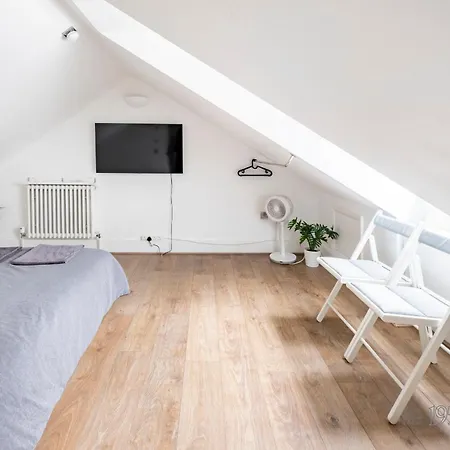 Apartment 195vbr With Private Bathrooms, Shared Kitchen *