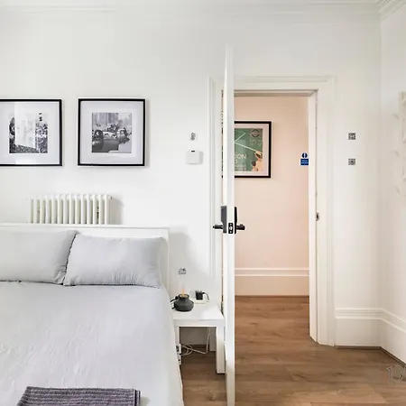 Apartment 195vbr With Private Bathrooms, Shared Kitchen London